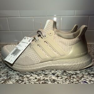 *NEW Adidas Women's Ultraboost 1.0 running shoes "Wonder Beige" colorway /size 6